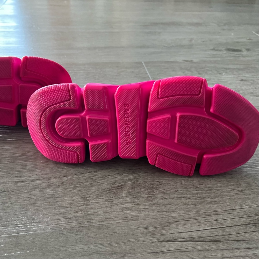 •SOLD• Balenciaga Speed 2 Low Top Sneakers in Neon Pink - Picture 7 of 12